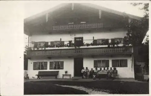 Foto Ak Unterwössen in Oberbayern, Pensionshaus, Gäste, August 1935