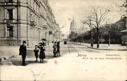 Ak Mainz am Rhein, Kaiserstraße, neue Christuskirche, Personen