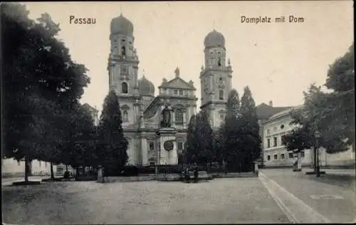 Ak Passau in Niederbayern, Domplatz mit Dom