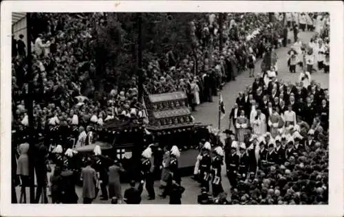 Foto Ak Köln am Rhein, Prozession, Dreikönigsschrein, 1950?