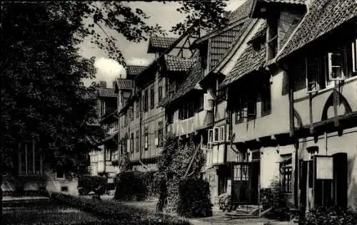 Ak Lemgo in Lippe, alte Fachwerkhäuser hinter St. Nicolai