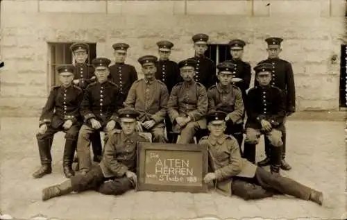 Foto Ak Dresden Neustadt, Deutsche Soldaten in Uniformen, Stube 188