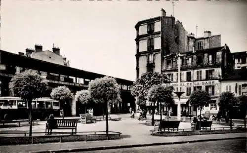 Ak Colombes Hauts de Seine, Bahnhof und Platz