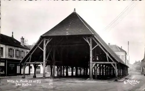 Ak Milly la Forêt Essonne, Les Halles