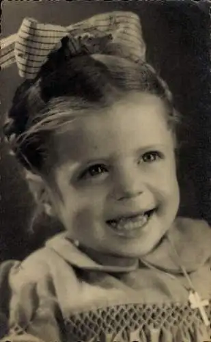 Foto Lächelndes Mädchen, Portrait, Schleife