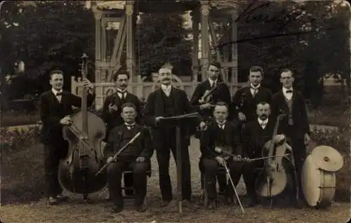 Foto Ak Männer mit Musikinstrumenten, Orchester