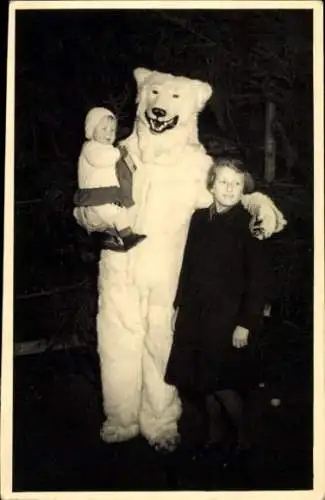 Foto Kinder und Eisbär, Maskottchen, Portrait