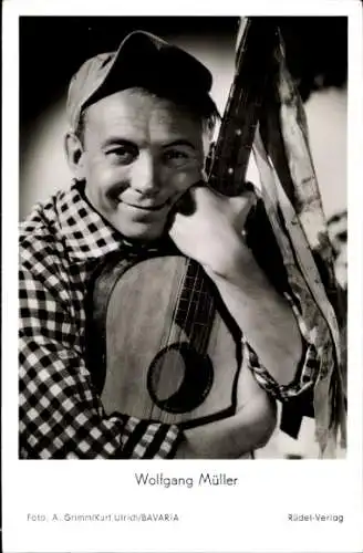 Ak Schauspieler Wolfgang Müller, Portrait, Gitarre