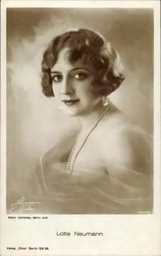 Ak Schauspielerin Lotte Neumann, Portrait
