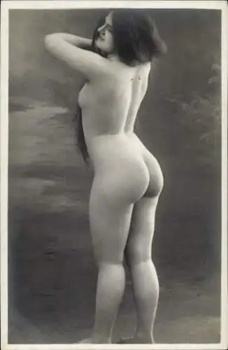 Foto Ak Erotik, Frauenakt, nackte Frau, stehend, Po, Busen