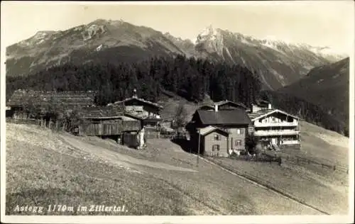 Ak Astegg Finkenberg in Tirol, Ortschaft mit Landschaftsblick, Zillertal