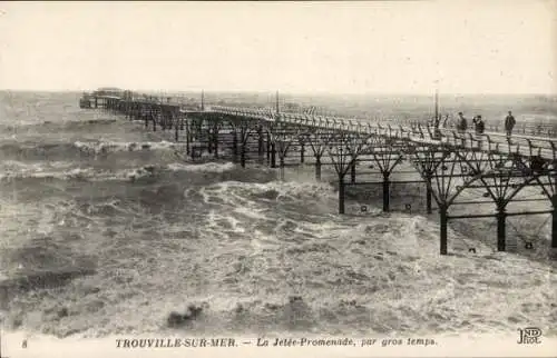 Ak Trouville sur Mer Calvados, le Jetee-Promenade, par gros temps
