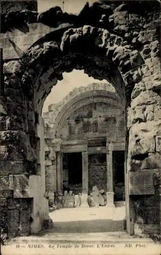 Ak Nîmes Gard, Tempel der Diana, Eingang