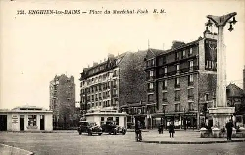 Ak Enghien les Bains Val d'Oise, Place du Maréchal Foch