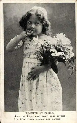 Ak Mädchen mit Blumenstrauß, Porträt
