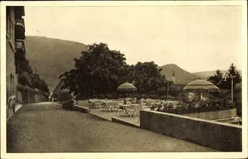 Ak Bad Urach, Hotel Am Berg, Terrasse,Schlossruine