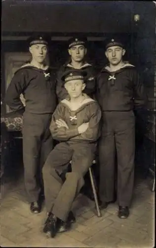 Foto Ak Deutsche Soldaten in Uniformen, Seeleute, Matrosen