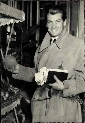 Ak Schauspieler Jean Marais, Portrait, Mantel