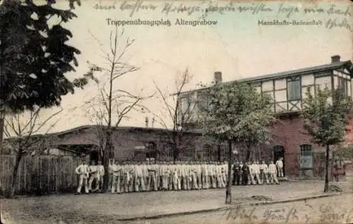 Ak Altengrabow Möckern in Sachsen Anhalt, Truppenübungsplatz, Mannschafts-Badeanstalt, Gruppenbild