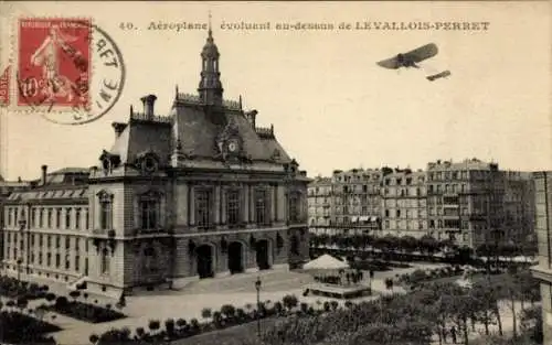 Ak Levallois Perret Hauts de Seine, Flugzeug fliegt oben