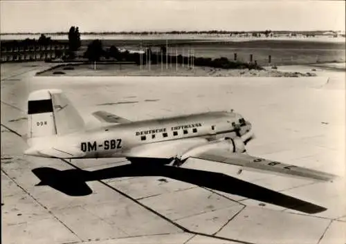 Ak Schönefeld bei Berlin, Zentralflughafen der Deutschen Lufthansa, Linienmaschine I L 14, DM-SBZ