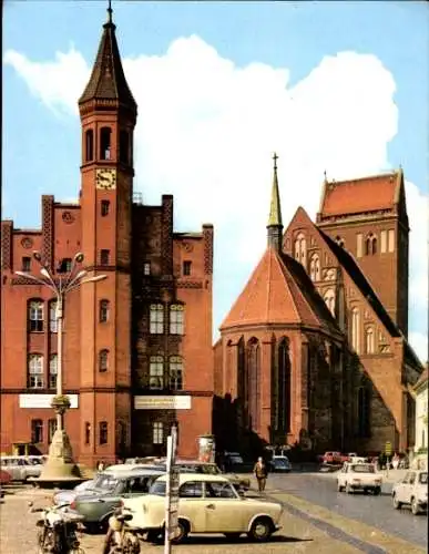 Ak Perleberg in der Prignitz, Rathaus, Autos, Motorräder