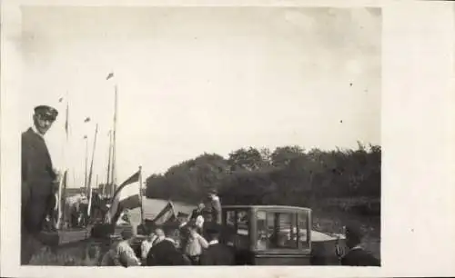 Foto Ak Elmshorn in Holstein, Gesellschafts-Segeln nach der Krückau 1918