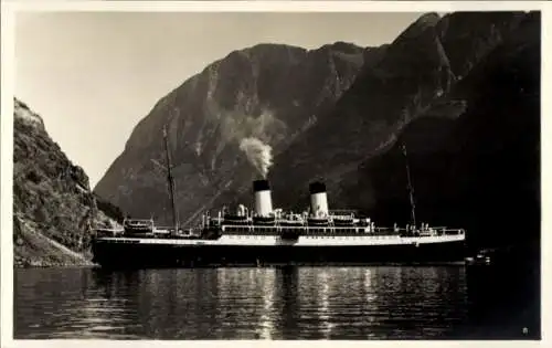 Ak Norwegen, Dampfer M.S. Monte Sarmiento vor Gudvangen, Fjord, HSDG