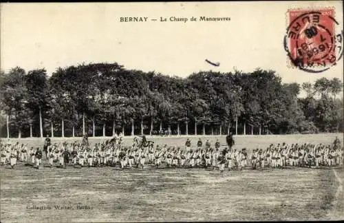 Ak Bernay Eure, Champ de Manoeuvres