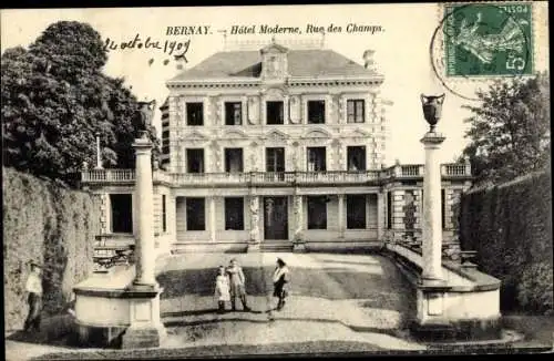 Ak Bernay Eure, Hôtel Moderne, Rue des Champs