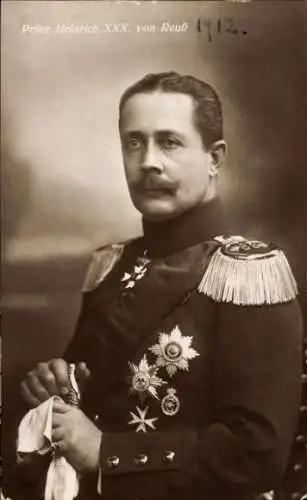 Ak Prinz Heinrich XXX von Reuß, Portrait in Uniform, Orden