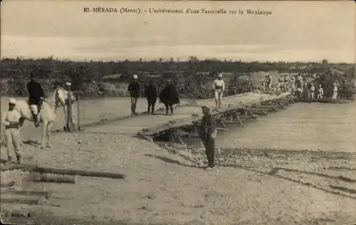 Ak Marokko, Fertigstellung einer Fußgängerbrücke über die Moulonya