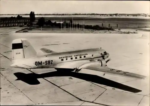 Ak Schönefeld bei Berlin, Zentralflughafen der Deutschen Lufthansa, Linienmaschine I L 14, DM-SBZ