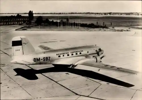 Ak Schönefeld bei Berlin, Zentralflughafen der Deutschen Lufthansa, Linienmaschine I L 14, DM-SBZ