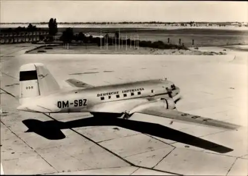 Ak Schönefeld bei Berlin, Zentralflughafen der Deutschen Lufthansa, Linienmaschine I L 14, DM-SBZ