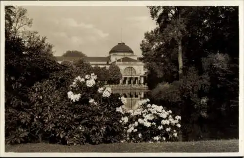 Ak Wiesbaden in Hessen, Hintere Ansicht vom Kurhaus, Garten am Kurhausweiher