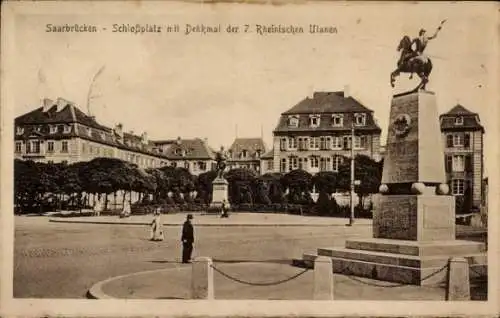 Ak Saarbrücken im Saarland, Schlossplatz mit Denkmal der 7. Rheinischen Ulanen