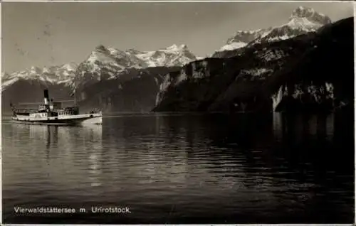 Ak Vierwaldstättersee Kanton Uri, Salondampfer auf dem See mit Urirotstock