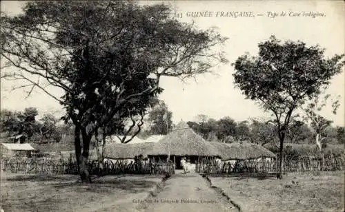 Ak Guinée Francaise, Un coin de Village