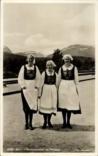 Ak Bjorli Norwegen, Nationaldrakter fra Romsdal, Junge Frauen in Tracht