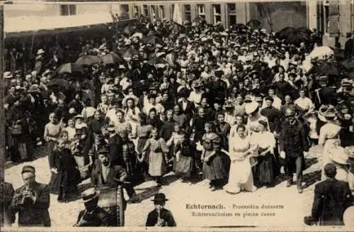 Ak Echternach Luxemburg, Procession dansante, Pleine danse