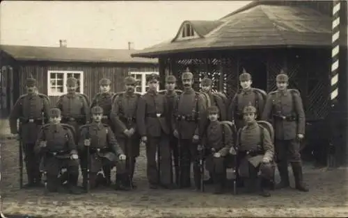 Foto Ak Deutsche Soldaten in Uniformen, Kaiserzeit, Jahr 1916