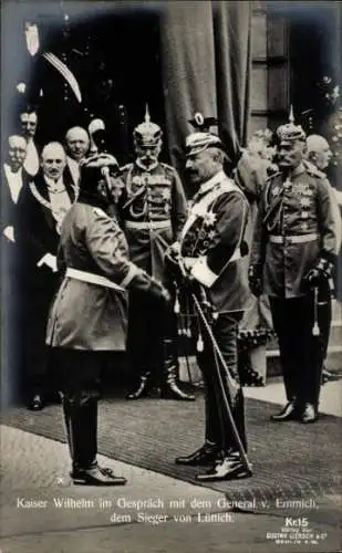 Ak Kaiser Wilhelm II. im Gespräch mit General von Emmich, Sieger von Lüttich, Uniformen