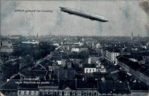 Ak Düsseldorf am Rhein, Gesamtansicht, Zeppelin, Petruskirche