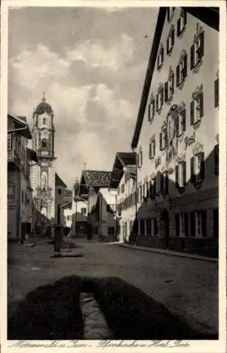 Ak Mittenwald in Oberbayern, Pfarrkirche, Hotel Post