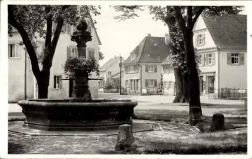 Foto Ak Mengen in Oberschwaben Württemberg, Hindenburgstraße, Hauptstraße, Brunnen