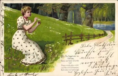 Präge Litho Frau auf einer Wiese, Du liegst mir im Herzen