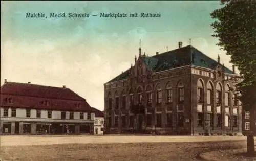 Ak Malchin in Mecklenburg, Marktplatz mit Rathaus