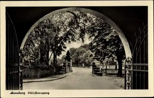 Ak Annaburg in Sachsen Anhalt, Schlossausgang, Blick durchs Tor