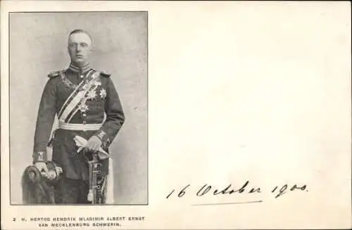 Ak Prinz Hendrik der Niederlande, Herzog Heinrich von Meckl. Schwerin, Portrait in Uniform, Orden